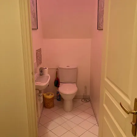 Avenue Foch Homestay Paris